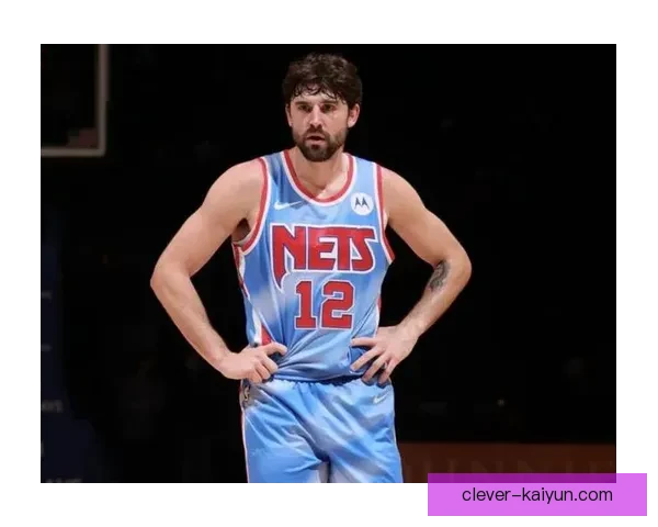 捷克库法尔边锋展现惊人实力，助力球队逆转胜利表现亮眼