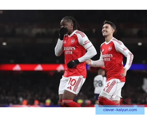 英超积分榜阶段分析：球队竞争愈加激烈，谁将稳居前列？